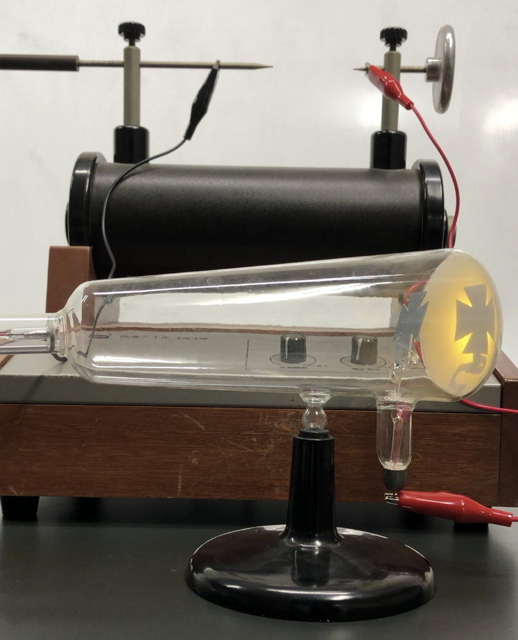 陰極線が見えるクルックス管