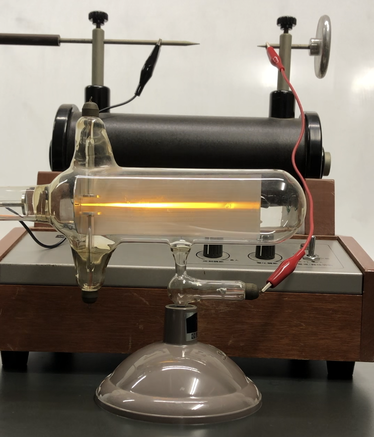 陰極線を出すクルックス管